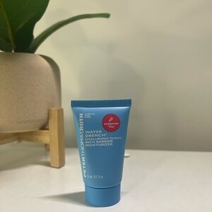 Peter Thomas roth water drench moisturizer 15ml
Brand new